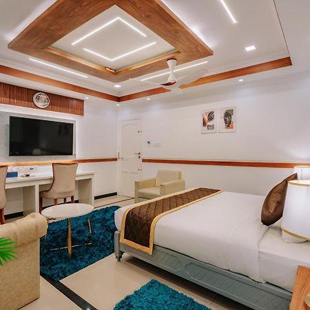 Excellency Airport Hotel Kochi Exterior photo