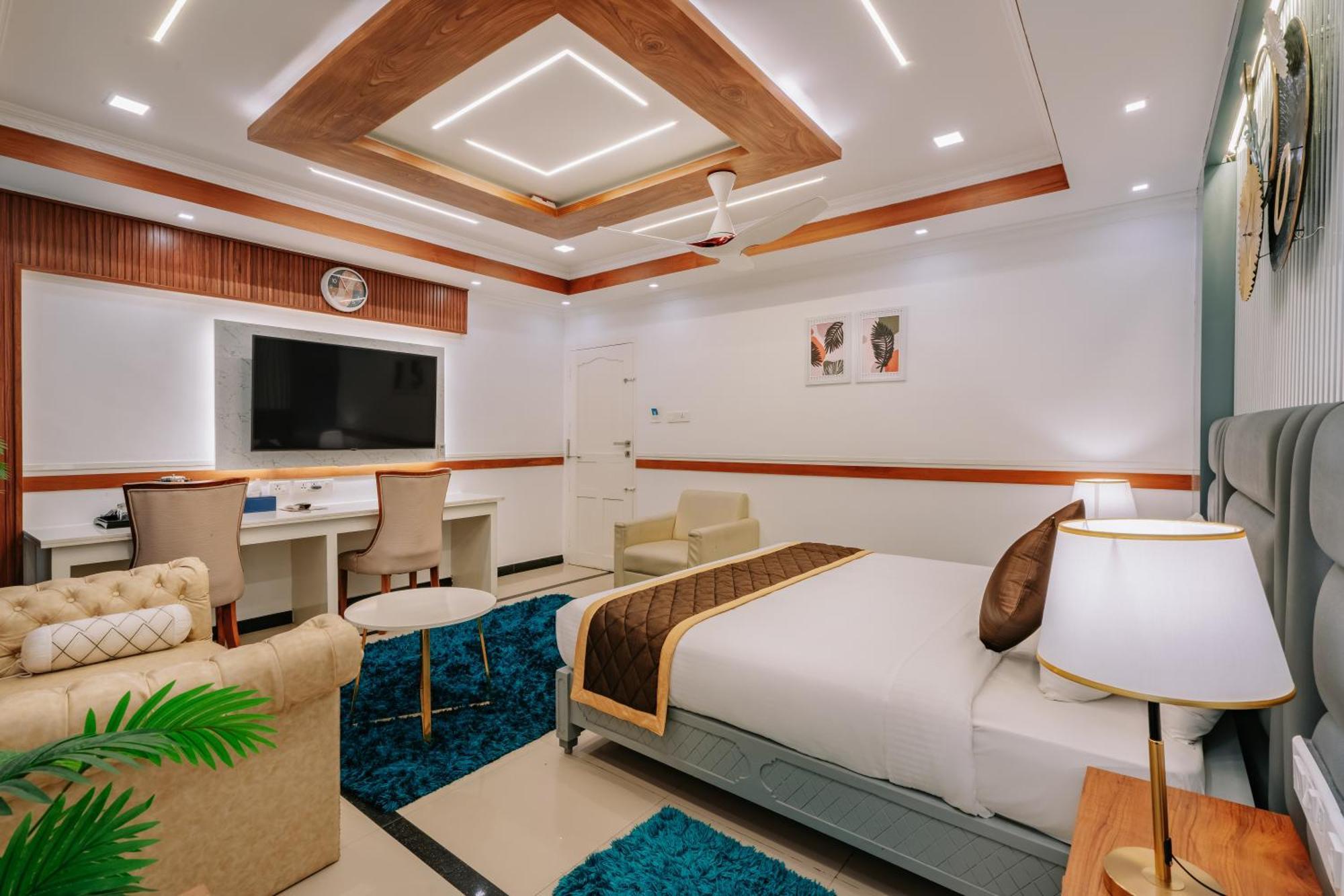Excellency Airport Hotel Kochi Exterior photo