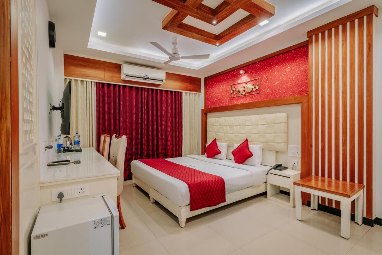 Excellency Airport Hotel Kochi Exterior photo